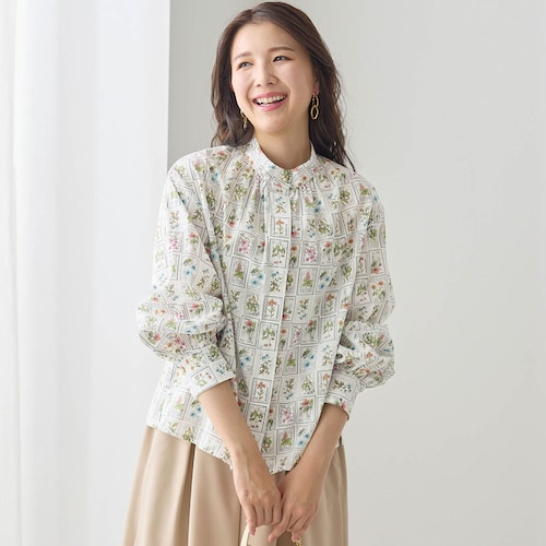 切手モチーフフラワープリントブラウス［日本製］