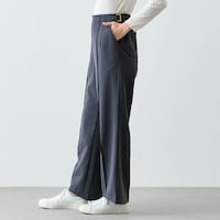 モデル身長168cm／M ※写真は撮影用のため股下+6cmになります。