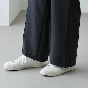 足元をすっきり見せるモーニングカット