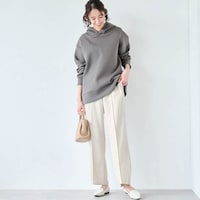 モデル身長169cm／M ※写真は撮影用のため股下+6cmになります。