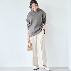 モデル身長169cm／M ※写真は撮影用のため股下+6cmになります。