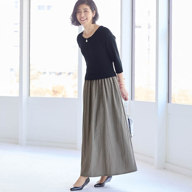 モデル身長168cm／M ※写真は撮影用のため着丈+9cmになります。ワンピースのみ着用