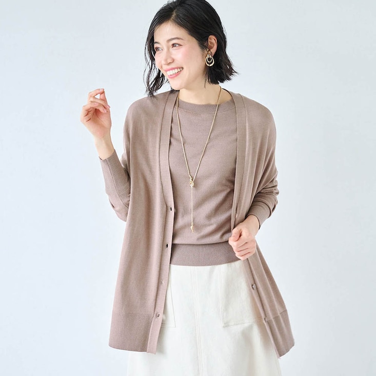 制服のように着られるオフィスカーディガン