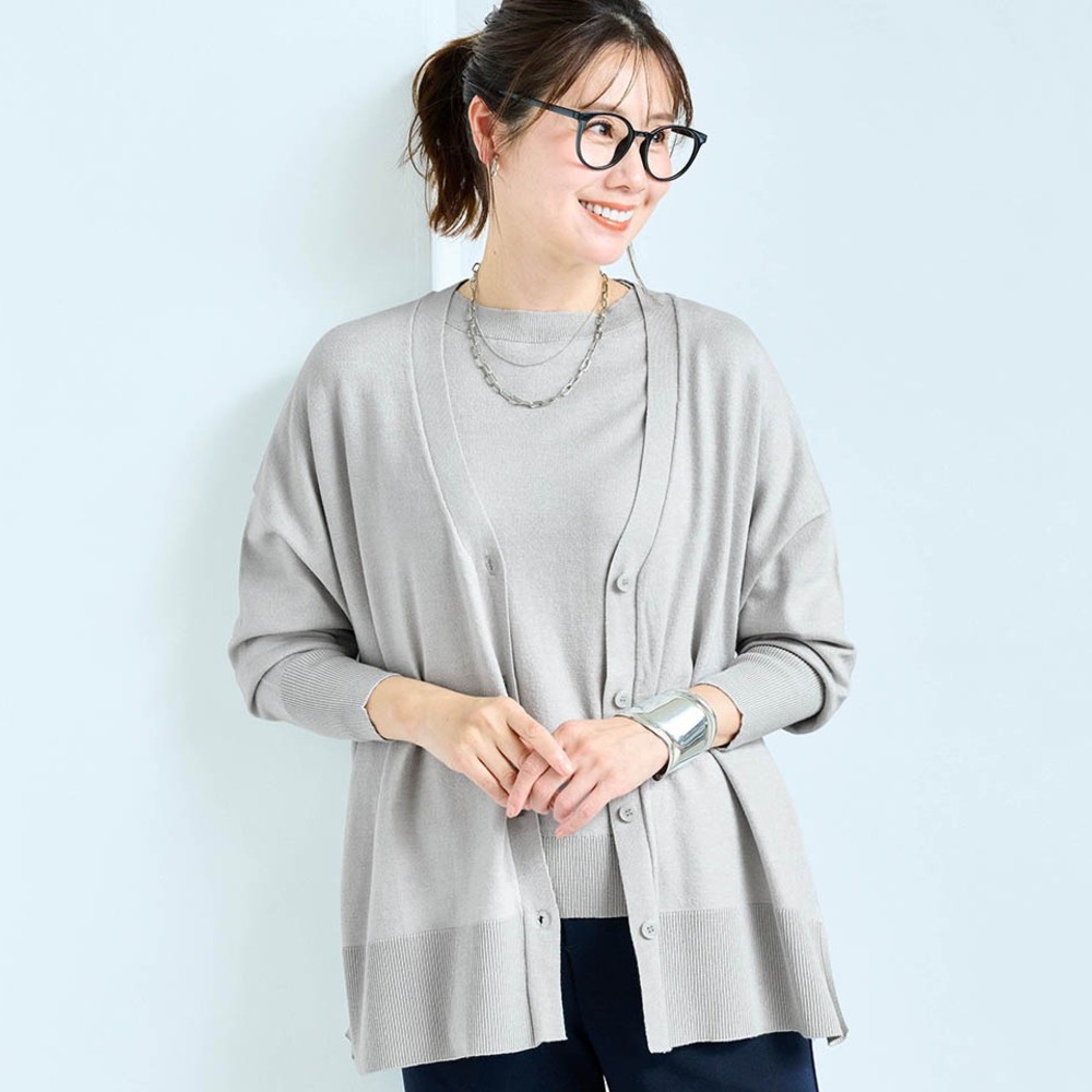 制服のように着られるオフィスカーディガン