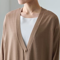 インナーにゆったりとしたブラウスを着用しても大丈夫なゆとりのあるシルエット