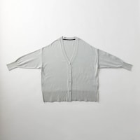 身幅が広めの設計なので、中に着るものを選ばない