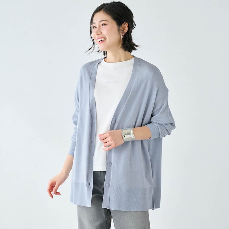 制服のように着られるオフィスカーディガン