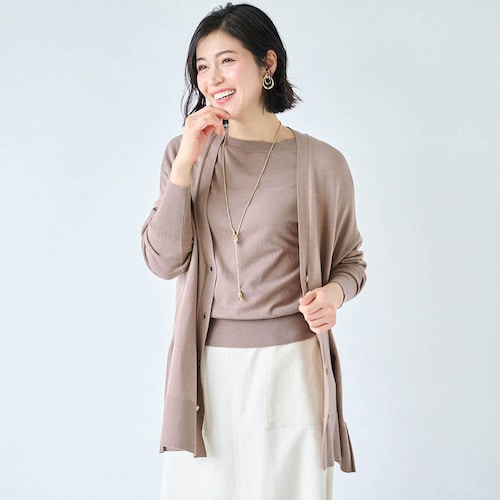 制服のように着られるオフィスカーディガン