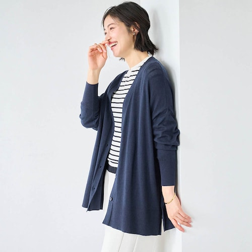 制服のように着られるオフィスカーディガン