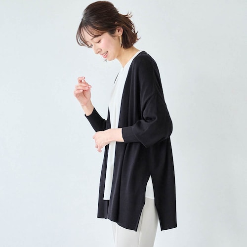 制服のように着られるオフィスカーディガン