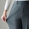 縦横に伸びるストレッチ素材で動きやすい