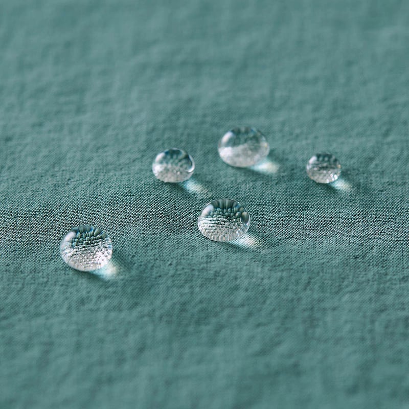 撥水加工を施してあるため雨水もサッと払えて水ハネも気にならない