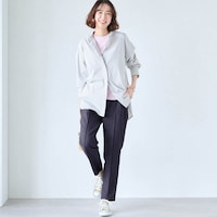 モデル身長169cm／M ※写真は撮影用のため股下+6cmになります。