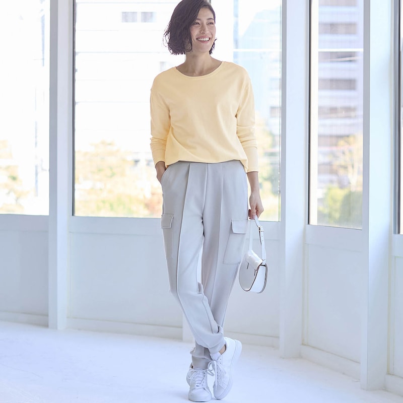 モデル身長168cm／M ※ニットのみ着用