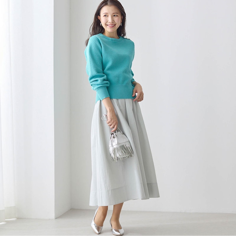 モデル身長170cm／M ※ニットのみ着用