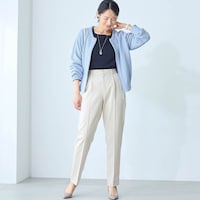 モデル身長168cm／M　ネイビー／スクエア