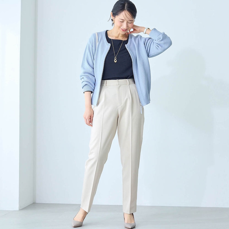 モデル身長168cm／M　ネイビー／スクエア