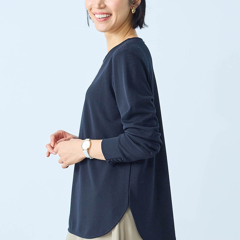 モデル身長168cm／M　ネイビー／クルー