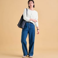 モデル身長168cm／M　オフホワイト／クルー