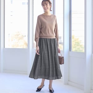 モデル身長169cm／M ※写真は撮影用のため総丈+6cmになります。