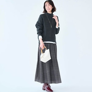 モデル身長169cm／M ※写真は撮影用のため総丈+6cmになります。