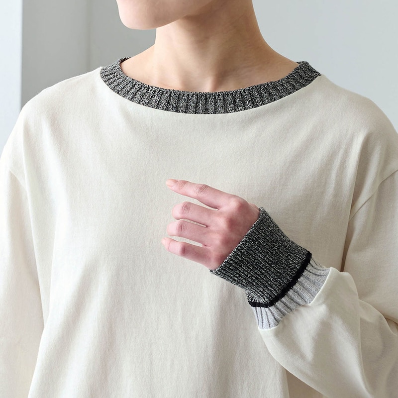 配色ニットが装いのアクセントに