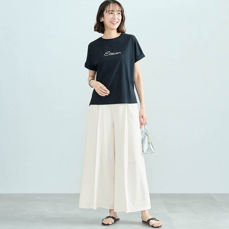 モデル身長169cm／M ※写真は撮影用のため股下+6cmになります。