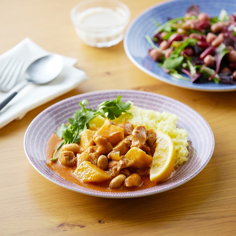 メイン料理の盛り付けにぴったり。料理を引き立てる繊細なタッチの模様