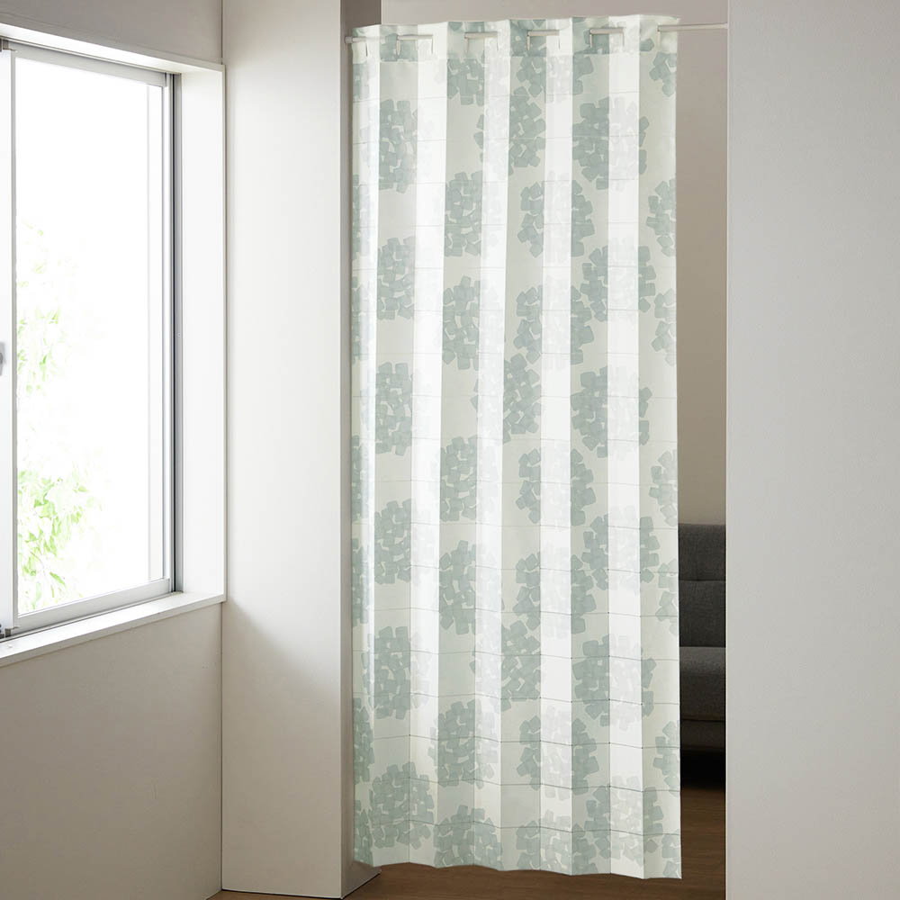 冷気と熱を通しにくい生地を使った北欧調デザインの間仕切りカーテン 冷気と熱を通しにくい生地を使った北欧調デザインの間仕切りカーテン