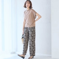 モデル身長169cm／M　※写真は撮影用のため股下+4cmになります。（フラワー）