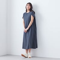 モデル身長168cm／M　※写真は撮影用のため着丈+6cmになります。（ブラック）