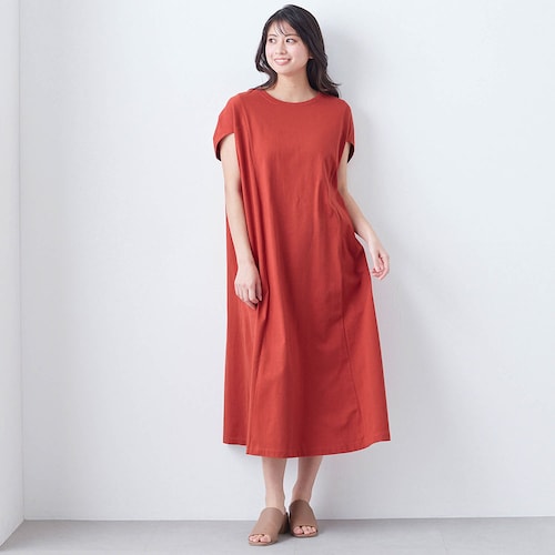 自然に体型カバーが叶うコットンワンピース