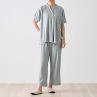 モデル身長168cm／M ※写真は撮影用のため股下+4cmになります。