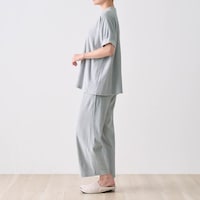 モデル身長168cm／M ※写真は撮影用のため股下+4cmになります。