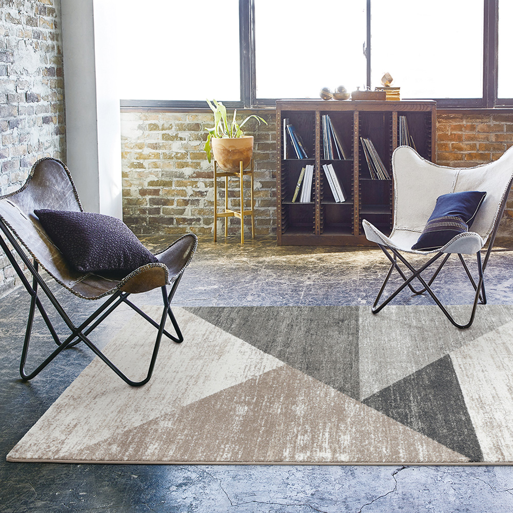 【ベルメゾン】幾何学デザインがスタイリッシュなウィルトン織りの防炎・消臭・抗菌ラグ