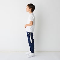 ネイビー／モデル身長131cm・130サイズ着用