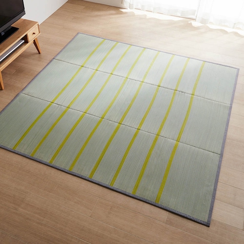 コンパクトにたためる撥水い草ラグ