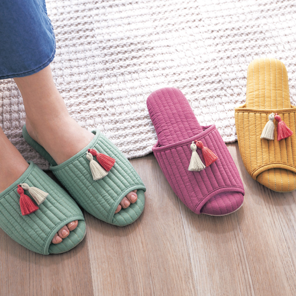 【ベルメゾン】タッセルデザインの洗える前あきキルトスリッパ 【ベルメゾン】タッセルデザインの洗える前あきキルトスリッパ