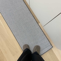 グレー