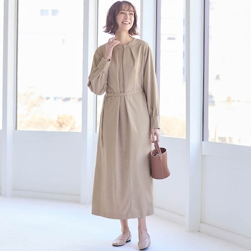 前開きが嬉しいスタンドネックワンピース