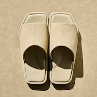 玄関タイルに馴染むカラーリング＜ベージュ＞