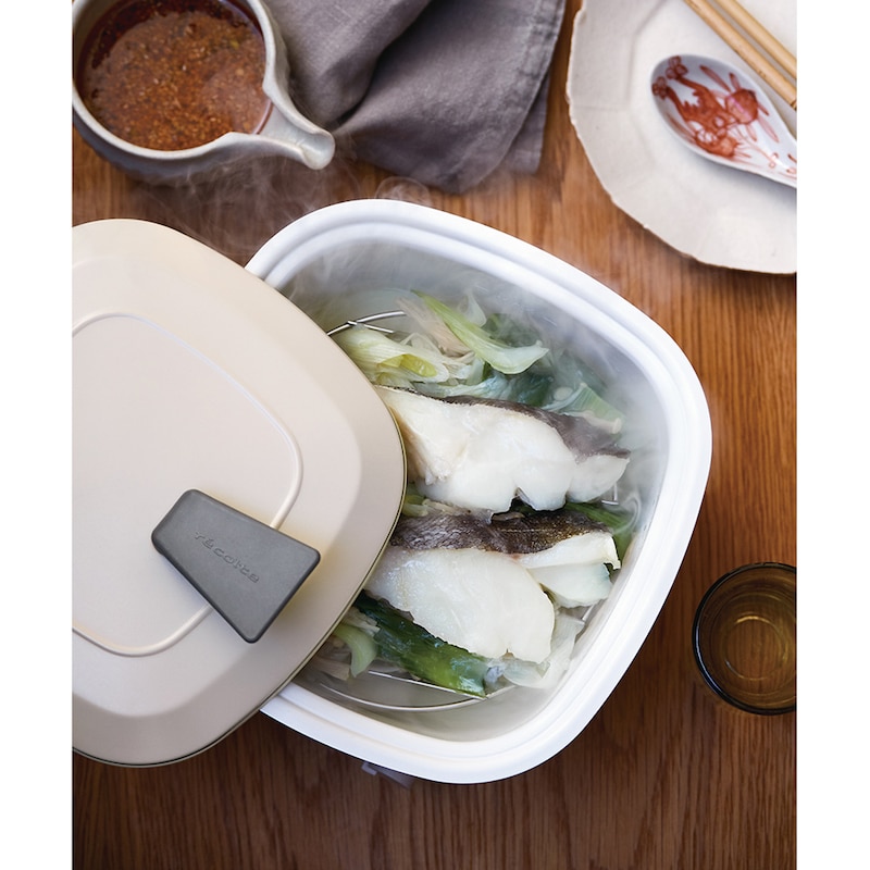 アミも蒸し料理用と揚げ物の油切り用の2種類が付属