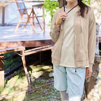 さっと羽織れるさらさらと心地良い薄手パーカー