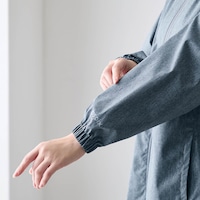 袖口はゴム仕様