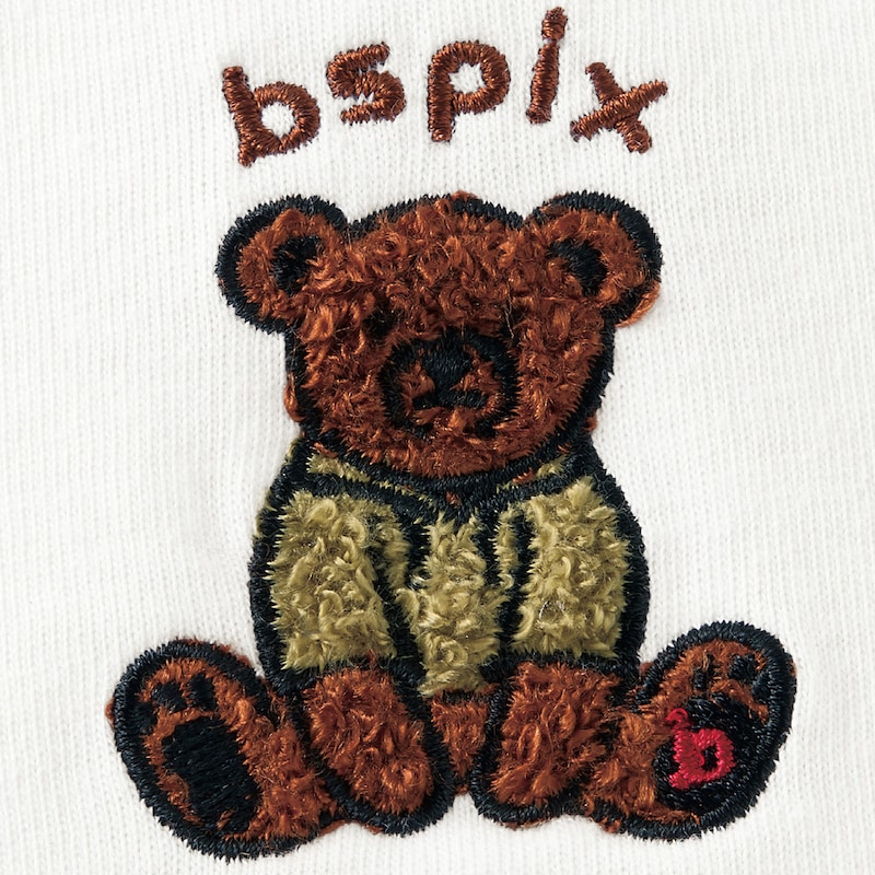 胸元のサガラ刺繍のクマが可愛い