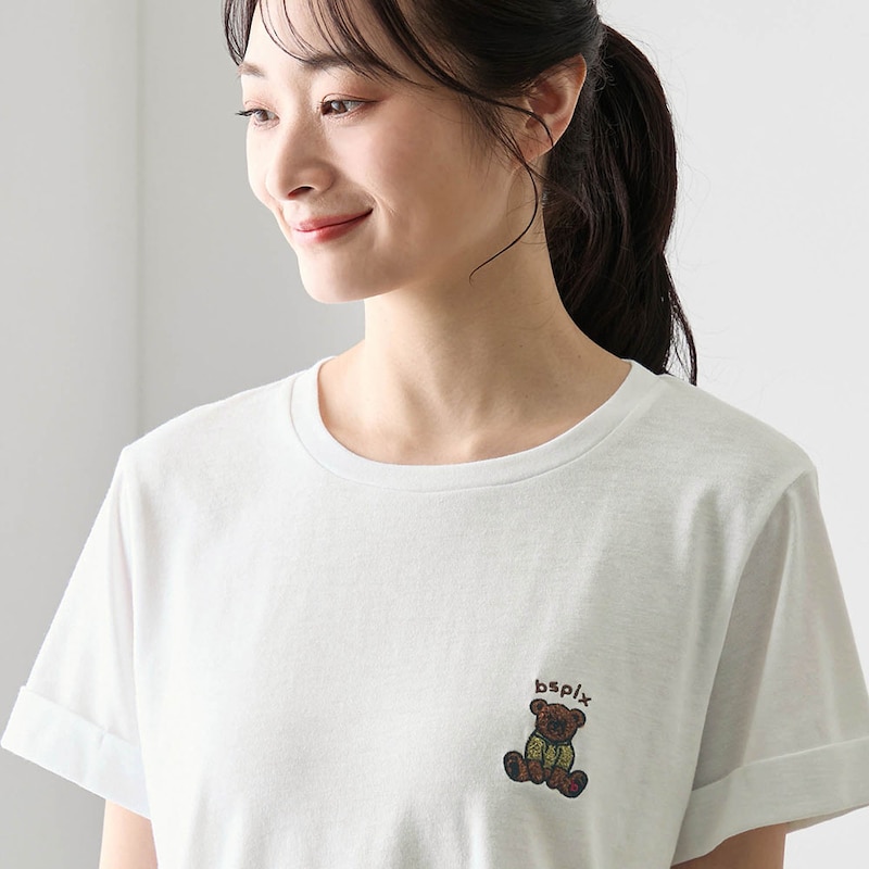 袖はロールアップデザイン