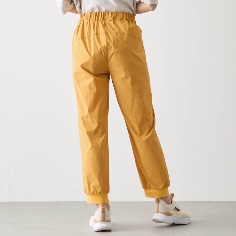 モデル身長168cm／M　※写真は撮影用のため股下+4cmになります。