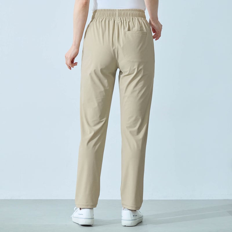 モデル身長167cm／M ※写真は撮影用のため股下+3cmになります。