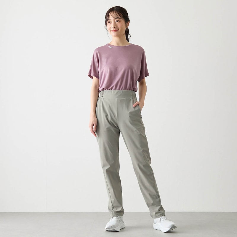 モデル身長168cm／M　※写真は撮影用のため股下+4cmになります。