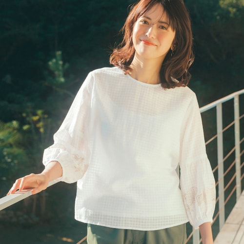 貝殻刺繍コットン混ブラウス